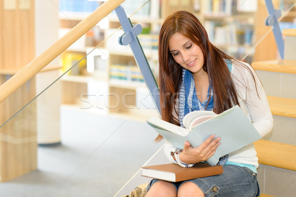 Escola secundária biblioteca estudante ler escada adolescente Foto stock © CandyboxPhoto