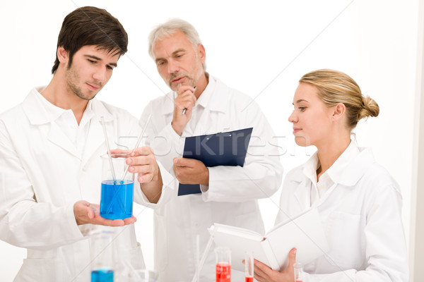 Foto stock: Química · experimento · científicos · laboratorio · pruebas · gripe