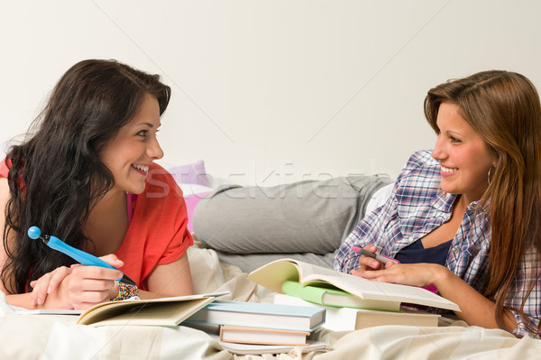 Gelukkig klasgenoten leren slaapzaal bed home Stockfoto © CandyboxPhoto
