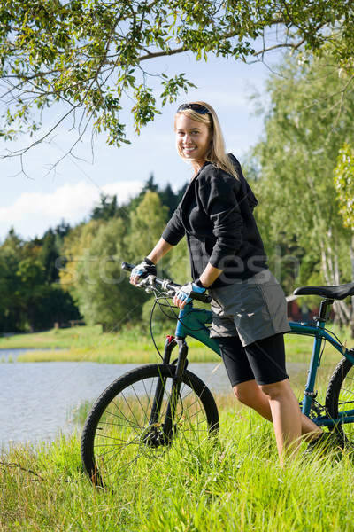 Горный велосипед расслабиться озеро красивой молодые Сток-фото © CandyboxPhoto