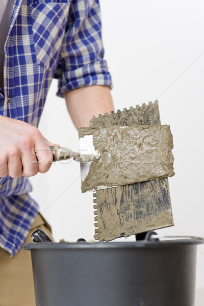 Lakásfelújítás ezermester fektet csempe rendbehoz férfi Stock fotó © CandyboxPhoto