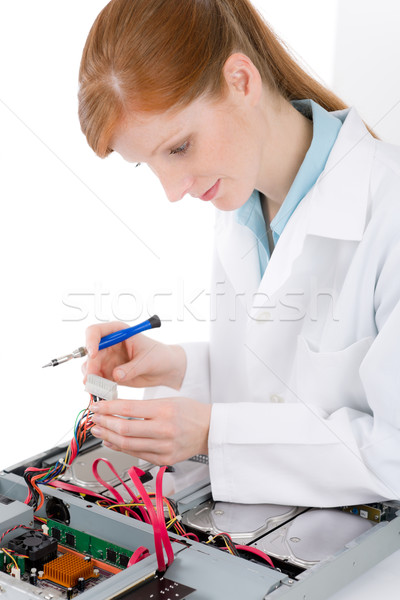 Femeie sprijini calculator inginer femeie repara Imagine de stoc © CandyboxPhoto