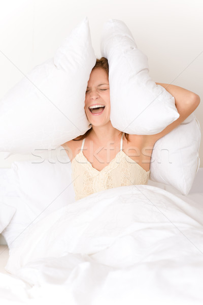 Dormitor lenes femeie in sus acasă relaxa Imagine de stoc © CandyboxPhoto