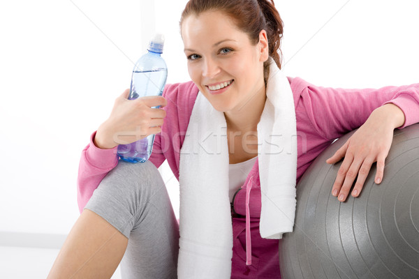 Stock foto: Fitness · Frau · entspannen · Wasserflasche · Ball · Wasser · Fitnessstudio