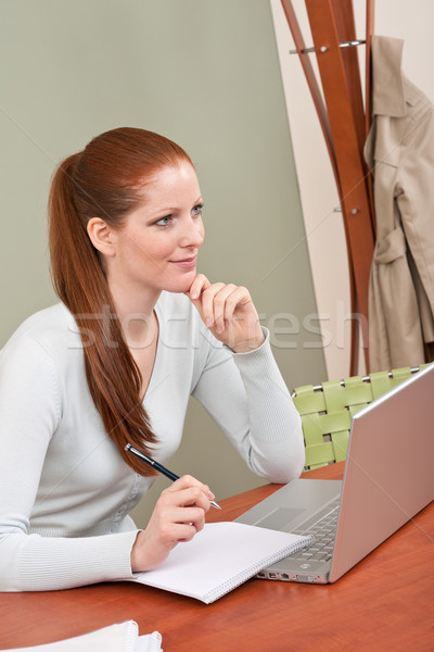 Stockfoto: Lang · vrouw · werken · kantoor · laptop