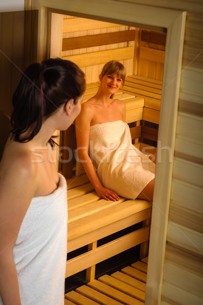 Foto stock: Mulheres · sauna · toalha · mulher · jovem · posando · quarto