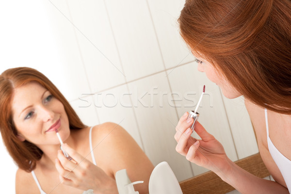 Stockfoto: Lichaam · zorg · glimlachend · aantrekkelijke · vrouw · lippenstift