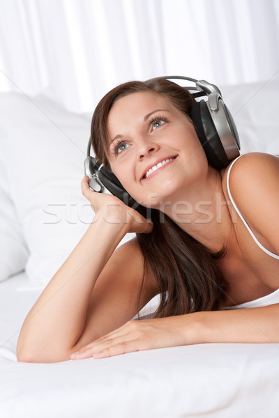 Barna haj mosolygó nő fejhallgató zenét hallgat nő zene Stock fotó © CandyboxPhoto