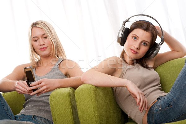 Studenten zwei Studenten genießen Freizeit Musik Stock foto © CandyboxPhoto