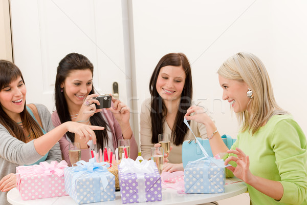Fiesta de cumpleaños alegre mujer foto cámara Foto stock © CandyboxPhoto