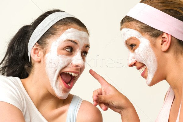 Zwei Mädchen kosmetischen Maske lachen freudige Stock foto © CandyboxPhoto