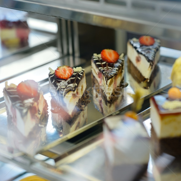 Torta sütemény kirakat étkezde étel desszert Stock fotó © CandyboxPhoto