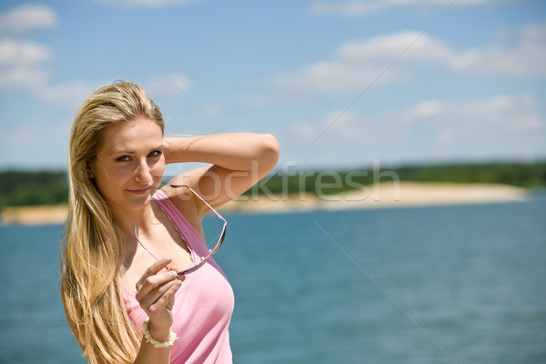 Rubio mujer mantener gafas de sol playa disfrutar Foto stock © CandyboxPhoto