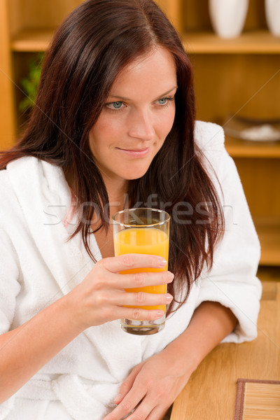 Imagine de stoc: Mic · dejun · femeie · zambitoare · proaspăt · suc · de · portocale · modern · interior