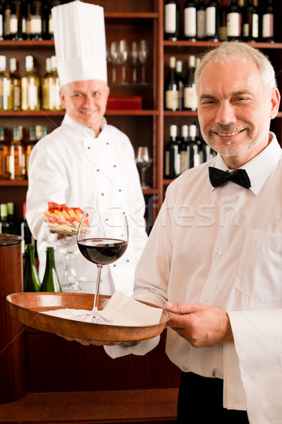 Bucătar-şef găti tapas tava restaurant chelner Imagine de stoc © CandyboxPhoto