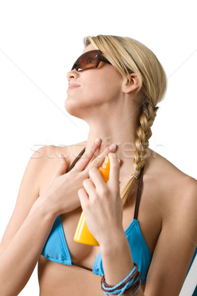 Plaży młoda kobieta bikini opalenizna mleczko kosmetyczne okulary Zdjęcia stock © CandyboxPhoto