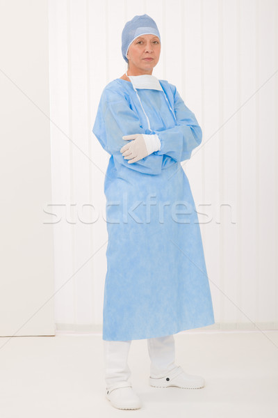 Stockfoto: Senior · chirurg · vrouwelijke · operatie · kleding · masker