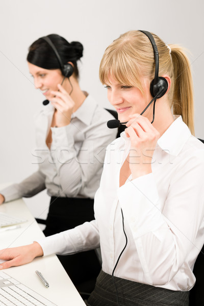 商業照片: 顧客服務 · 女子 · 呼叫中心 · 電話 · 耳機 · 團隊