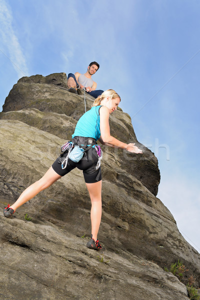 Frau Klettern up rock Mann halten Stock foto © CandyboxPhoto