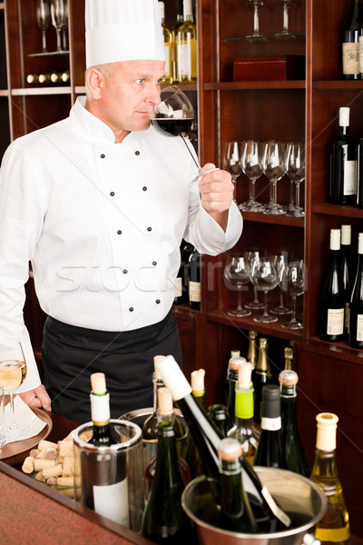 Foto d'archivio: Chef · cuoco · gusto · bicchiere · di · vino · ristorante · vetro