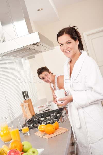 Stockfoto: Glimlachende · vrouw · koffie · ontbijt · keuken · huis · voedsel