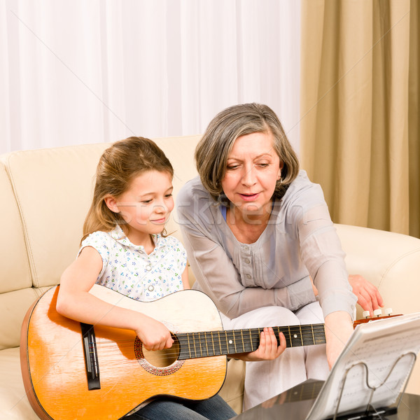 Jeune fille chantent jouer guitare grand-mère petite fille [[stock_photo]] © CandyboxPhoto