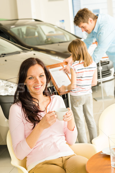 Frau trinken Kaffee Auto Einzelhandel Laden Stock foto © CandyboxPhoto