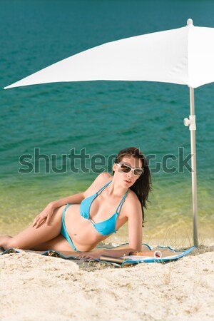 Giovani sexy modello di bikini rilassante occhiali da sole spiaggia Foto d'archivio © CandyboxPhoto