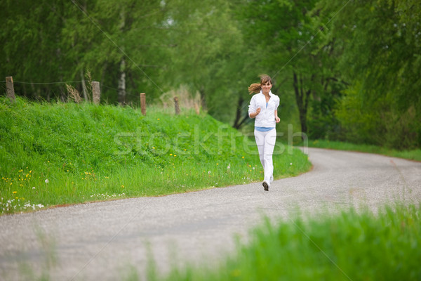 Joggen Frau läuft Straße Natur hören Stock foto © CandyboxPhoto