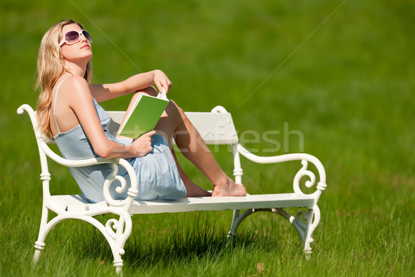 [[stock_photo]]: Printemps · été · jeune · femme · détente · prairie · blanche