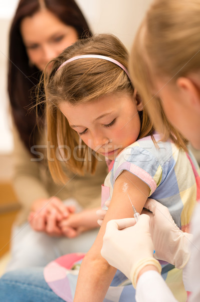 Nino vacunación pediatra inyección nina médicos Foto stock © CandyboxPhoto