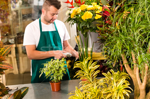 Foto stock: Hombre · florista · lectura · precio · código · de · barras · lector