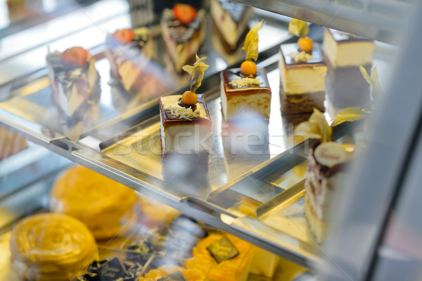 Torta sütemény kirakat étkezde étel desszert Stock fotó © CandyboxPhoto