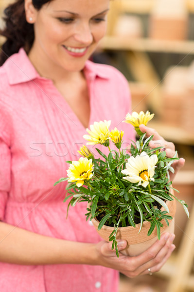 [[stock_photo]]: Femme · tenir · jaune · fleur · portrait · femme · souriante