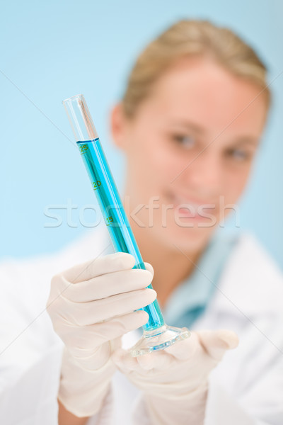 Gripa virus experiment om de ştiinţă laborator Imagine de stoc © CandyboxPhoto