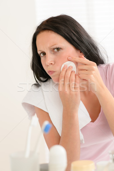Femme nettoyage acné peau jeunes Photo stock © CandyboxPhoto