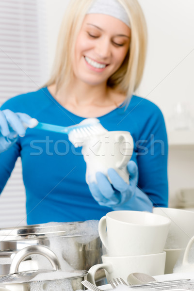 Foto stock: Moderno · cozinha · feliz · mulher · trabalhos · domésticos