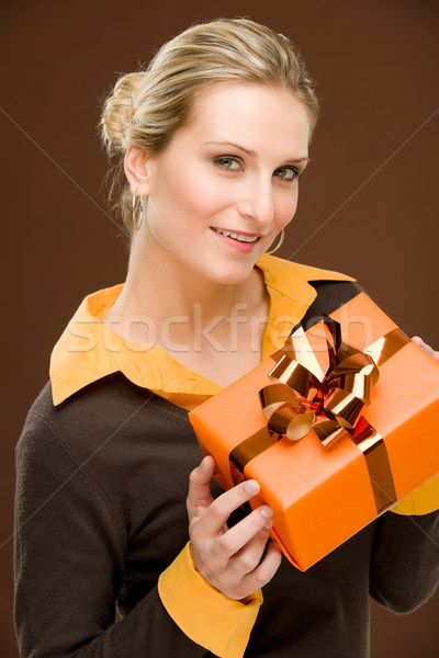 Vorliegenden Frau Feier halten glücklich jungen Stock foto © CandyboxPhoto