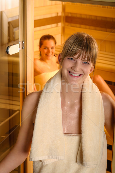 Uśmiechnięta kobieta sauna ręcznik ręczniki pokój kobiet Zdjęcia stock © CandyboxPhoto