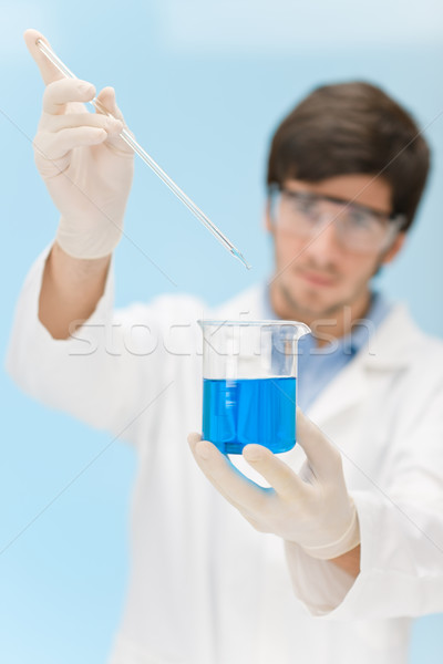 Chemia eksperyment naukowiec laboratorium nosić okulary ochronne Zdjęcia stock © CandyboxPhoto