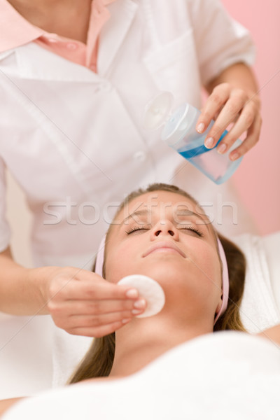 Ingrijirea pielii femeie curăţenie faţă frumuseţe relaxa Imagine de stoc © CandyboxPhoto