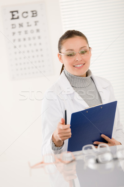 Optician medic femeie ochelari ochi diagramă Imagine de stoc © CandyboxPhoto