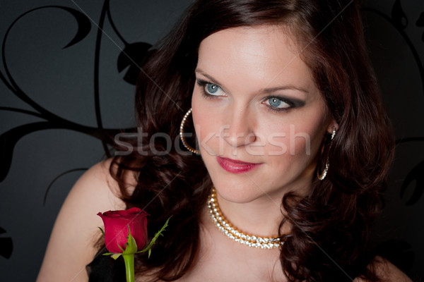 Сток-фото: коктейль · женщину · вечернее · платье · красную · розу · черный