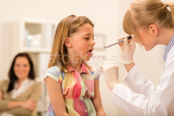 Pediatra menina garganta língua little girl Foto stock © CandyboxPhoto