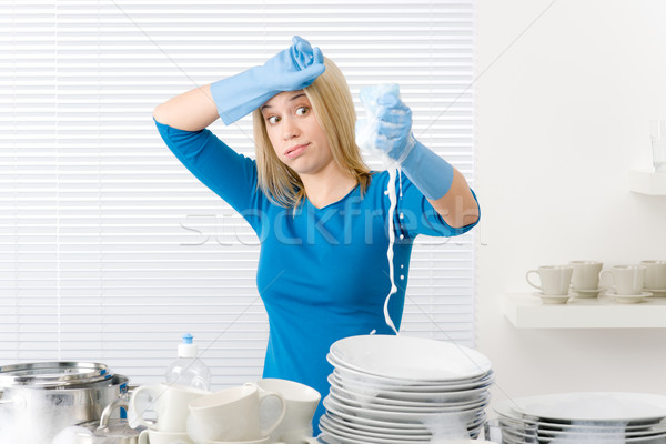 Moderno cozinha frustrado mulher trabalhos domésticos Foto stock © CandyboxPhoto