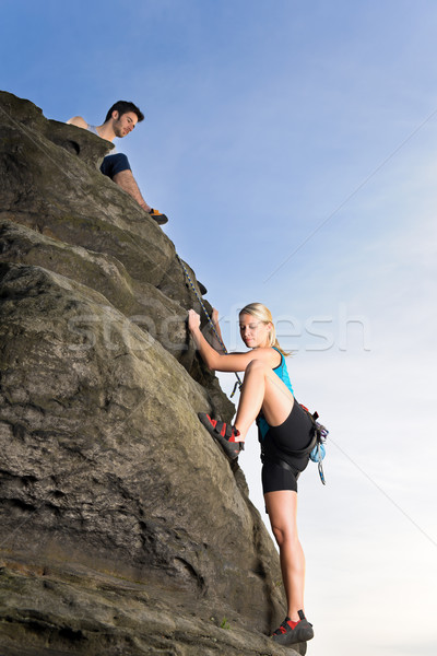 Frau Klettern up rock Mann halten Stock foto © CandyboxPhoto