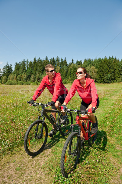 Foto stock: Equitação · mountain · bike · primavera · prado · natureza