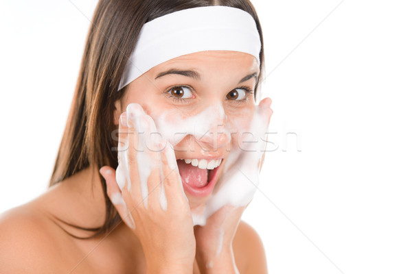 Adolescent problema ingrijirea pielii femeie spăla faţă Imagine de stoc © CandyboxPhoto