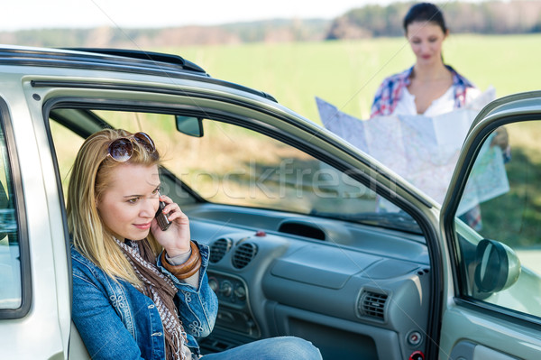 Perdu voiture deux femmes appel aider deux [[stock_photo]] © CandyboxPhoto