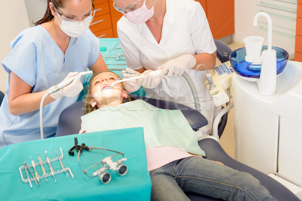 Dentiste assistant enfant patient petite fille bureau [[stock_photo]] © CandyboxPhoto